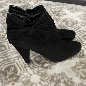 Black heel booties with bow💖